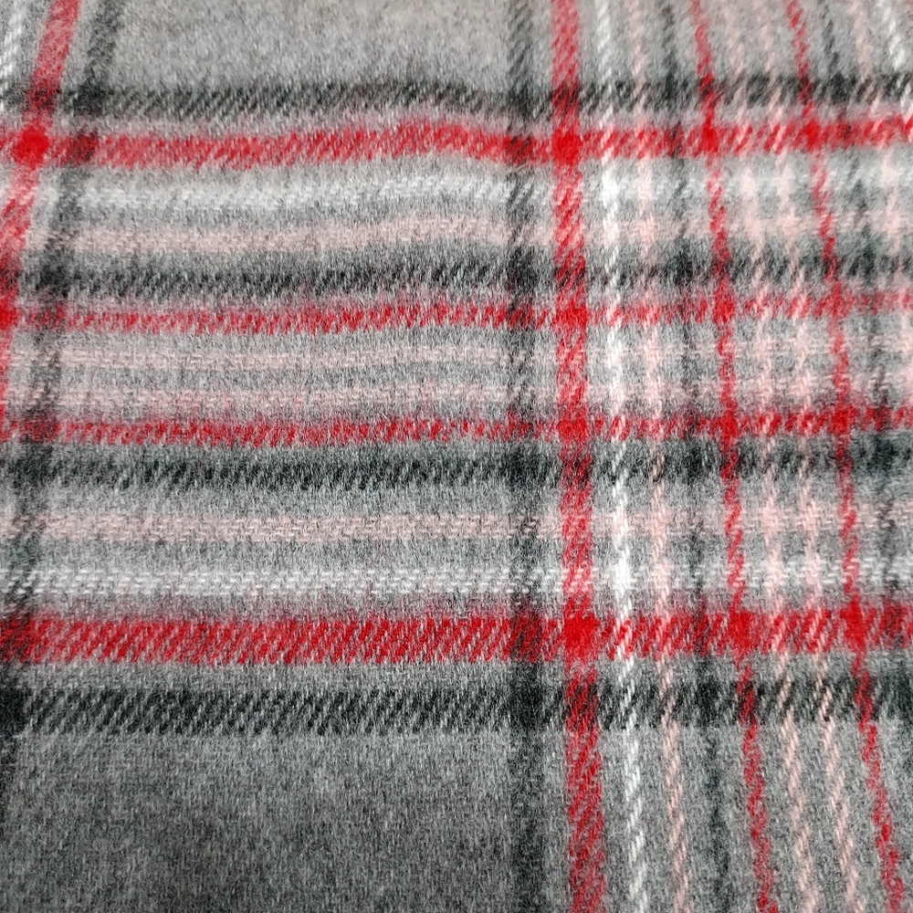 Accessories Italian Soft Fringe Gray Holiday Plaid NWT Scarf